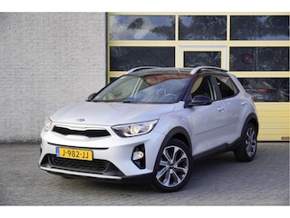 Kia Stonic 1.0 T-GDi Sports Edition BJ2020 Lmv 17" | Led | Pdc | Navi | Achteruitrijcamera | App-Connect | Airco | Cruise control | Extra getint glas | Zwart dak!