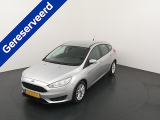 Ford Focus EcoBoost 100pk Trend | Trekhaak | 100% Dealer onderhouden | Voorruit verwarming | Parkeersens. achter | Cruise |
