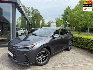 Lexus NX 450h+ AWD Luxury Line/PLUG IN/TREKHAAK AFNB 1500KG/LEDER/STUUR-EN STOELVERWARMING