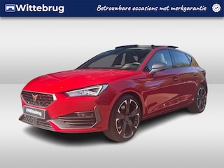 Cupra Leon 1.4 e-Hybrid VZ Performance / Panorama dak / 19 Inch / Supersport stuur / Achteruitrijcamera / Dodehoeksensor