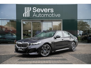 BMW 5-serie Sedan 530e M Sport pakket | Driving Assistant Plus | Trekhaak | Adaptieve LED | Parking Assistant | Travel Pack |