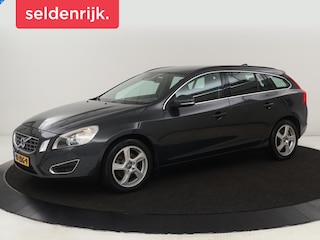 Volvo V60 1.6 T3 Momentum | Trekhaak | Stoelverwarming | Xenon | Climate control | Parkeerhulp | Half leder | Cruise control | Bluetooth
