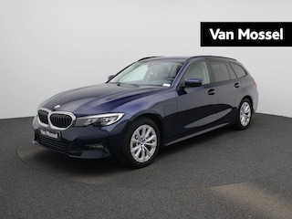 BMW 3-serie Touring 330e Business Edition Plus | Automaat | Navigatie | Apple Carplay / Android Auto | Achteruitrijcamera | Elektrische Achterklep | Verwambare Stoelen | Virtual Cockpit | DAB | Blind Spot Monitoring | Lichtmetalen Velgen |