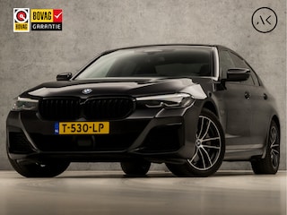 BMW 530e xDrive M Sport 294Pk Automaat (APPLE CARPLAY, M PAKKET, ADAPTIVE CRUISE, GETINT GLAS, SFEERVERLICHTING, STUUR/STOELVERWARMING, SPORTSTOELEN, LEDER, TREKHAAK, CAMERA, NIEUWSTAAT)