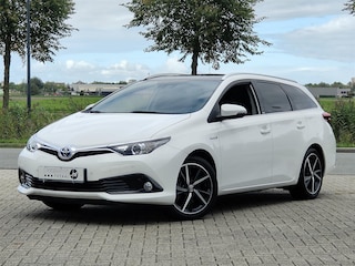 Toyota Auris Touring Sports 1.8 Hybrid Edition S+ | Panorama | Camera | Navi | Stoelverwarming | Trekhaak