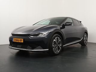 Kia EV6 Light 58 kWh - SOH 98,8% - Navigatie - Cruise Control - Apple CarPlay / Android Auto - Achteruitrijcamera - Parkeerhulp achter - Privacy Glass achter - Fabrieksgarantie tot 06-2031