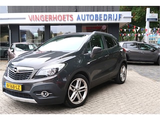 Opel Mokka 1.4 Turbo 140 Pk * Hele Luxe Cosmo+ * * OpenSchuifdak * Lederen Bekleding * Navigatie * L.M. Velgen * Stoel- en Stuurverwarming * Voor & Achter Parkeersensoren * Vingerhoets; Vierde Generatie Eersteklas Service !