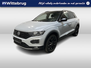 Volkswagen T-Roc 1.5 TSI Sport / AUTOMAAT/ PANO/ TREKHAAK/ ADAPT. CRUISE/ NAVI/ PARK. SENSOREN/ RIJ-MODI/ DAB/ BLUETOOTH/ 18" LMV/ LED