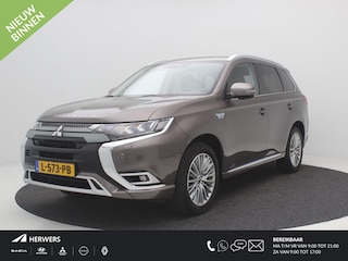 Mitsubishi Outlander 2.4 PHEV Intense+ / Schuif/kanteldak / Elektrische stoelen / Stoelverwarming / Elektrische Kofferbak / 1ste Eigenaar / Historie Bekend / NL Auto / Navigatie / Fabrieksgarantie tot 15-07-2029 /