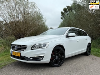 Volvo V60 2.4 D5 Twin Engine Special Edition Automaat / Leder / 18" Velgen / Navi / Clima / Stoelverwarming / Key-Less / PDC / LED