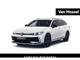 Volkswagen Passat Variant 1.5 eHybrid R-Line Edition 204 PK Plug in hybrid | #AD | Black style | Panoramadak | Stoelverwarming | Dodehoeksensoren | Stuurverwarming | Keyless access | Camera | Apple Carplay | Navigatie | Achterklep elektrisch | Ergo stoelen | 19" Lichtmetalen velgen | Ruiten getint | Parkeersensoren |