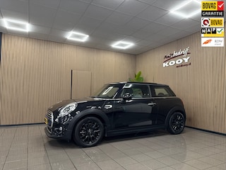 Mini Cooper 1.5 Business * Automaat / Panoramadak / Navigatie / LM Velgen / NL Auto *