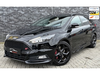 Ford Focus Wagon 2.0 ST-3 Camera|Volleder|Sony|Keyless|Apple Carplay|Cruise Control|Facelift