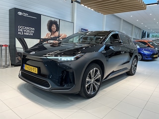 Toyota bZ4X Premium 4WD 71 kWh Stoel koeling | stoel/bankverwarming | pano dak | full map Navi | Apple carplay Android Auto