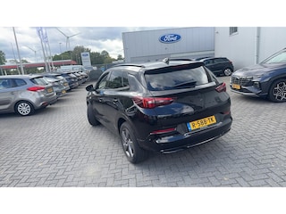 Opel Grandland 1.2 Turbo GS Line Voorruitverwarming / Stoelverwarming / Stuurverwarming / Achteruitrijcamera / Cruise control / All season banden/ apple carplay en android auto