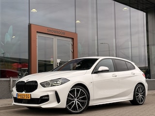 BMW 118i Executive M-Sport | Stoelverwarming | Led | Stuurverwarming | Cruise | Carplay / Android Auto |