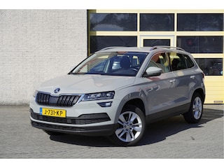 Skoda Karoq 1.5 TSI 150PK Automaat Business Edition BJ2020 Lmv 17" | Led V+A | Pdc | Navi | Keyless entry | Trekhaak | Achteruitrijcamera | App-Connect | Climate control | Cruise control | Sportstoelen