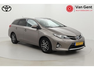 Toyota Auris Touring Sports 1.8 Hybrid Lease+ | Origineel NL | Panoramadak | Navigatie | Stoelverwarming | Keyless | Cruise Control | Clima | Parkeersensoren voor/achter | Bi-xenon | Camera | 16 inch | Bluetooth
