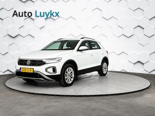 Volkswagen T-Roc 1.5 TSI Life Business DSG Automaat | Climate Control | Parkeersensoren voor + achter | 17'' L.M. Velgen