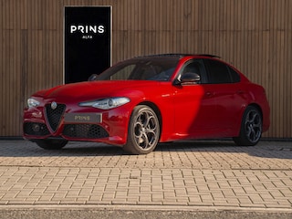 Alfa Romeo Giulia 2.0T 280pk Veloce AWD | Pano-dak | 19 inch | Harman/Kardon | Achterbank verwarming | Adap. cruise