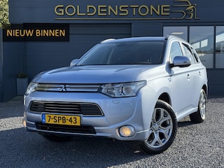 Mitsubishi Outlander 2.0 PHEV Instyle+ 2e Eigenaar,Navi,Camera,Cruise,Schuifdak,Trekhaak,Clima,Leder,Dealer Ondehrouden,N.A.P,Nieuwe APK bij Aflevering