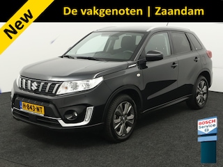 Suzuki Vitara 1.0 Boosterjet Select TREKHAAK 1200kg AUTOMAAT HOGE INSTAP NAVI CARPLAY AIRCO, cruise control, achteruitrijcamera, brake assist system, hill hold functie, stoelverwarming, schakelpadels, Elektronisch Stabiliteits Deze stoere SUV combineert comfort met betrouwbaarheid en een sportieve uitstraling. Dankzij de krachtige maar zuinige Boosterjet-motor rijd je soepel door zowel de stad als daarbuiten. Een h
