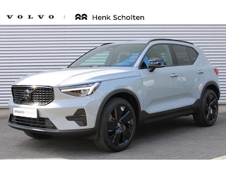 Volvo XC40 B4 197PK Plus Black Edition | Adaptieve Cruise Control met Pilot Assist | Premium audio by Harman Kardon | Elektrische voorstoelen met geheugen | Verwarmbare voorstoelen met geheugen | Park Assist voor + achter | 360 Parkeercamera | Keyless Entry | Adaptieve koplampen | Getint glas achter | 20'' Lichtmetalen wielen | Elektrisch glazen panorama-dak