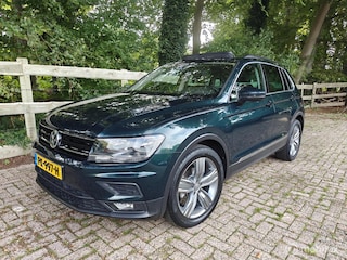 Volkswagen Tiguan 1.4 TSI ACT|Panodak|Speciale kleur|Dealer onderhouden-NL auto
