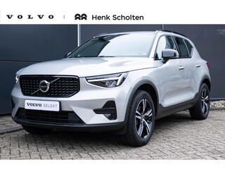 Volvo XC40 B4 Plus Dark | Verwarmbare Voorstoelen en Stuurwiel | Semi-Elektrische Trekhaak | Verwarmbare Voorruit | Premium Audio by Harman Kardon | Adaptieve Cruise Control | Park Assist