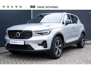 Volvo XC40 B4 Plus Dark | Verwarmbare Voorstoelen en Stuurwiel | Semi-Elektrische Trekhaak | Verwarmbare Voorruit | Premium Audio by Harman Kardon | Adaptieve Cruise Control | Park Assist