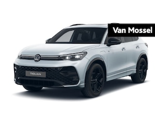 Volkswagen Tiguan 1.5 eHybrid R-Line Edition 272PK | FYSIEK OP VOORRAAD | TREKHAAK | LEDER | Panorama Schuif/Kantel dak | Trekhaak | Parkeercamera | Stoel en Stuurwielverwarming | Achterbankverwarming