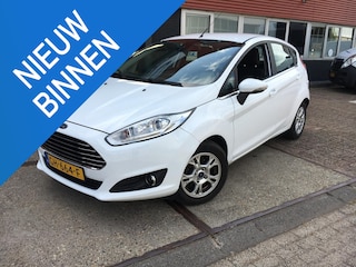 Ford Fiesta 1.5 TDCi Titanium Lease Bluetooth | Climate Controle | Cruise Controle | Radio/CD Navigatie | USB | Parkeer sensoren | Nette en goed rijdende auto met onderhouds historie |
