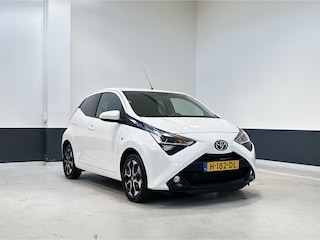 Toyota Aygo 1.0 VVT-i x-joy | 1 Eig | NL | Apple Carplay / Android Auto | Camera | LM velgen |
