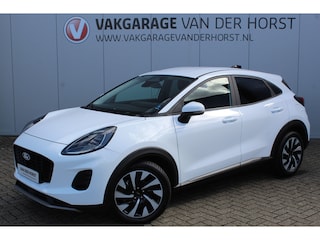 Ford Puma 1.0-125pk EcoBoost Mild-Hybrid Titanium. Fabr. garantie t/m 24-03-2029 ! Eén van de fijnst rijdende auto in z'n klasse ! Autm. airco, stoel-, stuur- en voorraamverw., cruise control, LED verl., navigatie, telefoonvoorb., DAB radio, Apple carplay/Android auto etc.