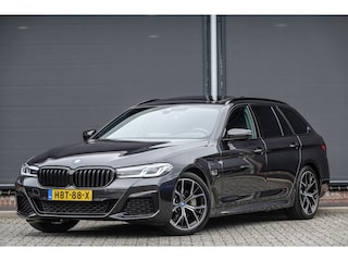 BMW 5-serie Touring 530e 292Pk Aut | Plug in Hybride | M-Sport | Panoramadak | Shadowline | Head-Up Display | Achteruitrijcamera | 19''