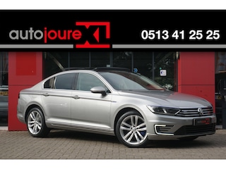 Volkswagen Passat 1.4 TSI GTE Connected Series Plus | Schuif-/kanteldak | Virtual Cockpit | ACC | Camera | Origineel NL |