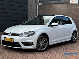 Volkswagen Golf 1.4 TSI Connected Series | R-Line | Automaat | Panorama | Navi | PDC