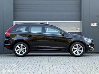 Volvo XC60 2.0 D4 FWD 5-Cilinder Geartronic -Trekhaak-Panoramadak-Leder-19inch-Nav-Xenon