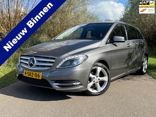 Mercedes-Benz B-klasse 180 Ambition / Automaat / Leder / Trekhaak / LM Velgen / Navigatie / Cruise Control