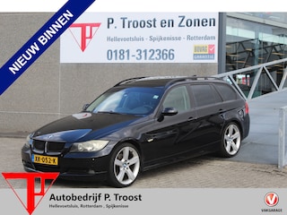 BMW 3-serie Touring 320i *Meeneemprijs*APk t/m 02-01-2026/Panoramadak/Cruise control/Parkeersensoren rondom/Climate control/Stoelverwarming/Multifunctioneel stuurwiel/19'' Lichtmetalen velgen/Trekhaak.