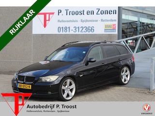 BMW 3-serie Touring 320i *Meeneemprijs*APk t/m 02-01-2026/Panoramadak/Cruise control/Parkeersensoren rondom/Climate control/Stoelverwarming/Multifunctioneel stuurwiel/19'' Lichtmetalen velgen/Trekhaak.