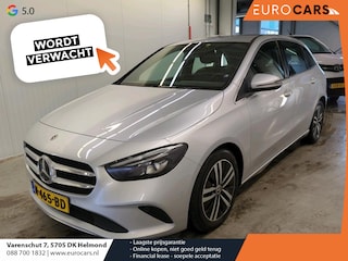 Mercedes-Benz B-klasse 180 Business Solution Luxury Auto. Trekhaak Navigatie Camera Parkeersensoren Cruise Control Elektrische achterklep Stoelverwarming Virtual Cockpit Leder Climate Control