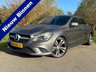 Mercedes-Benz CLA 180 Ambition / Automaat / Half Leder / 18" LM Velgen / Groot Navigatie / Cruise Control