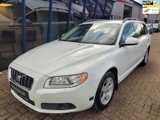 Volvo V70 2.5FT Momentum Automaat H.LEER / XENON / TREKHAAK