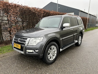 Mitsubishi Pajero 3.2D / 4x4 / 4WD / AUTOMAAT / GRIJS KENTEKEN / LEER / NAVI