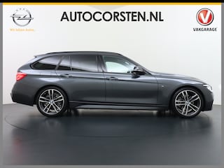 BMW 3-serie Touring 330i AUT-8 M-Sport Pack Leder+Memory Harman&Kardon® Audio Adap.Cruise Apple Carplay Head-Up Navi 19" Virtual CockpitCamera Ecc High Executive Lmv Stoelverwarming DAB Elek.Achterklep Zwarte-Hemel Adaptieve Led Wifi Surround Camera Origineel Nederlandse Auto Zeer compleet! € 71.000 nieuwprijs !