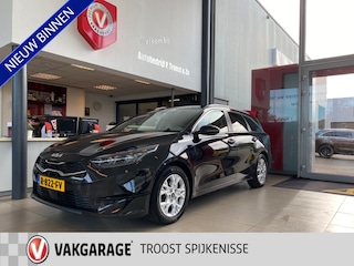 Kia Ceed Sportswagon 1.0 T-GDi MHEV DynamicPlusLine,NL Auto,1e Eigenaar 100% Onderhouden,Automaat,Navigatie,Achteruitrijcamera,Spraakbediening,Trekhaak,Keyless,Climate&Cruisecontrol Adaptief,Telefoonlader,Stoel&Stuurverwarming,16 Inch Lmv