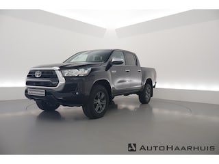 Toyota Hilux 2.4 D-4D Double Cab Challenger | "VAN" | Automaat | Grijs kent. | Trekhaak | Camera | Adapt. Cruise | Apple CarPlay