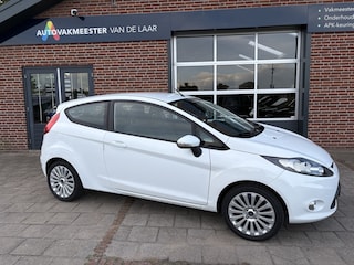 Ford Fiesta 1.25 Titanium 3 deurs ( Airco, 16 inch Lichtmetalen velgen, Distributie vervangen) RIJKLAARPRIJS!