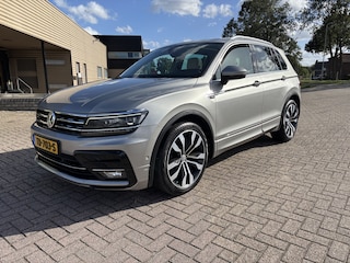 Volkswagen Tiguan 1.4 TSI 4Motion Highline automaat [ panodak,leer,R-Line,virtual dash,fm navi,camera ]